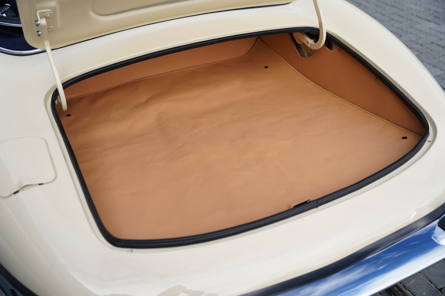 Used Jaguar E-Type 1969 for sale - 76397255: Photo 100