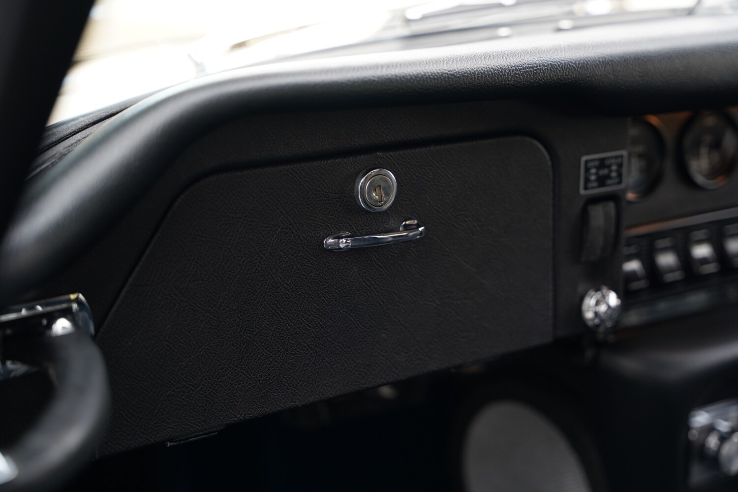 Used Jaguar E-Type 1969 for sale - 76397255: Photo 83