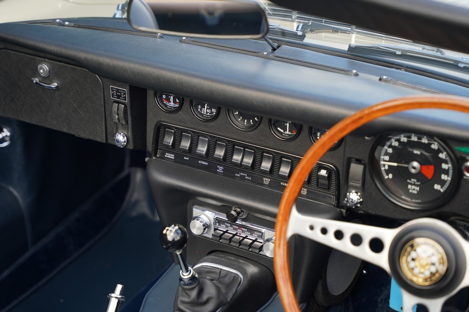 Used Jaguar E-Type 1969 for sale - 76397255: Photo 87