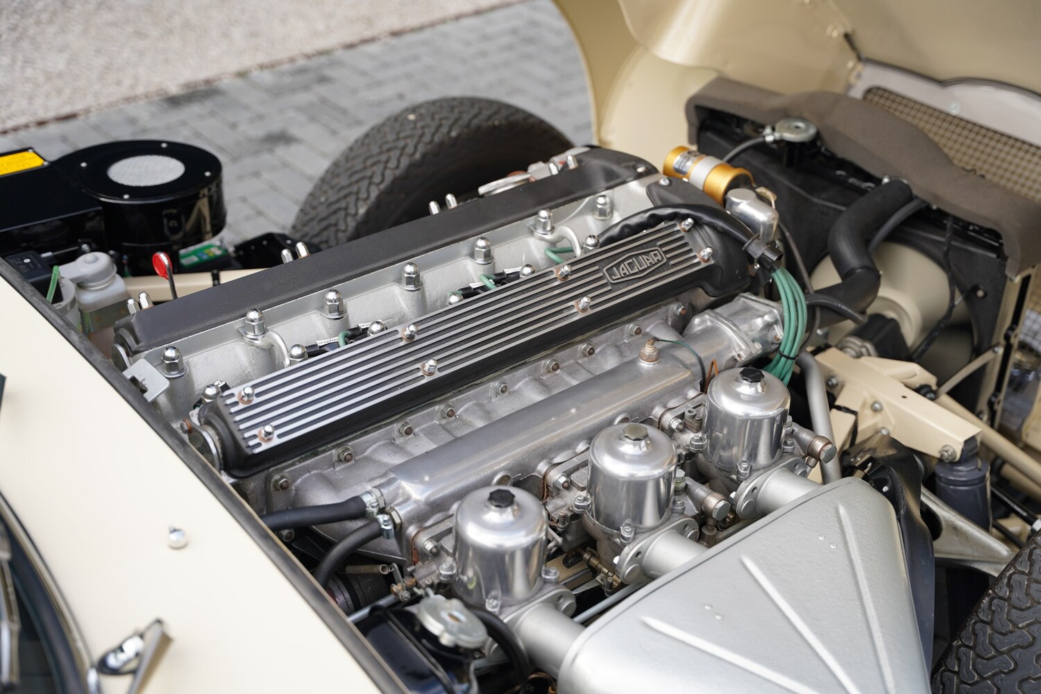 Used Jaguar E-Type 1969 for sale - 76397255: Photo 93