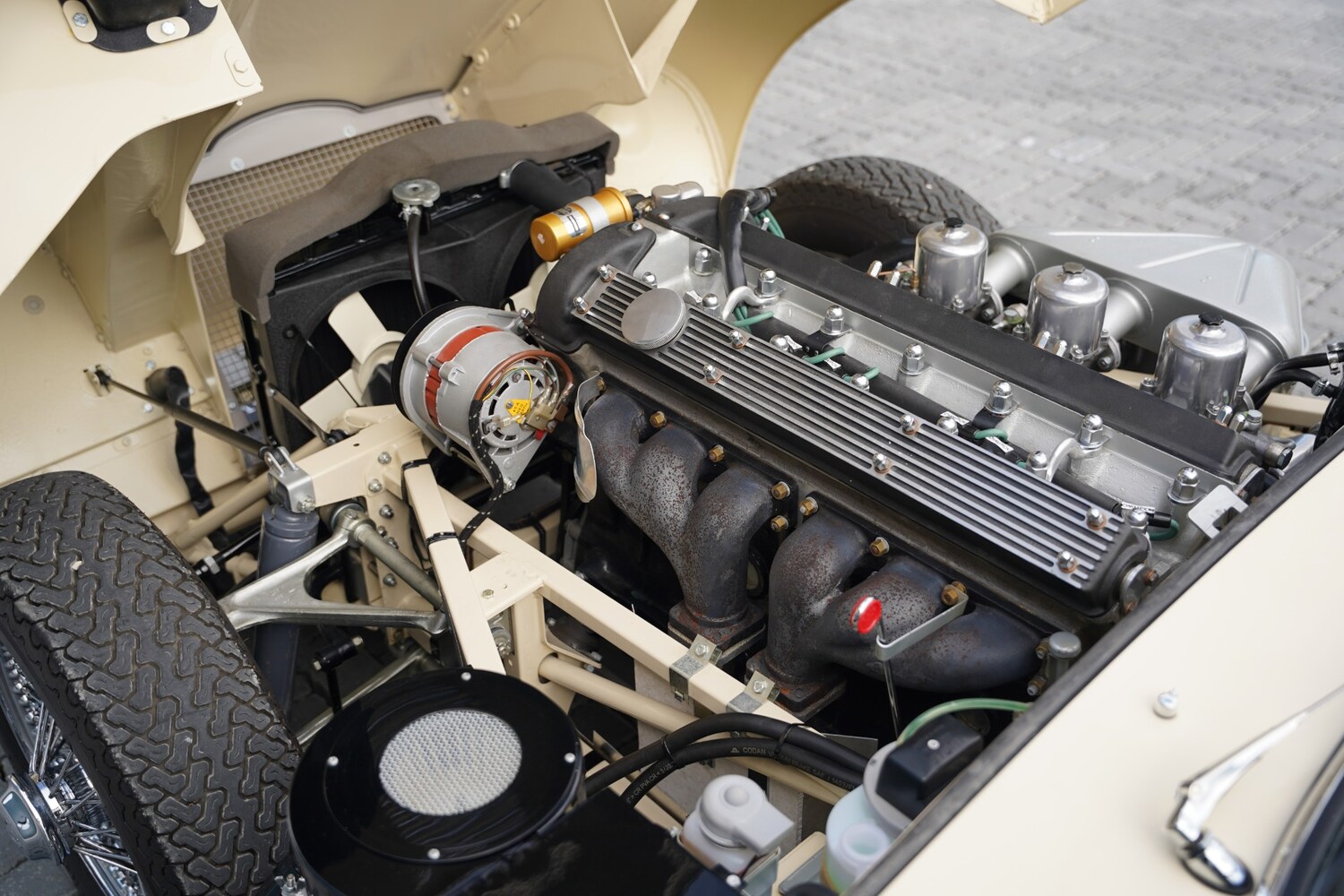 Used Jaguar E-Type 1969 for sale - 76397255: Photo 94