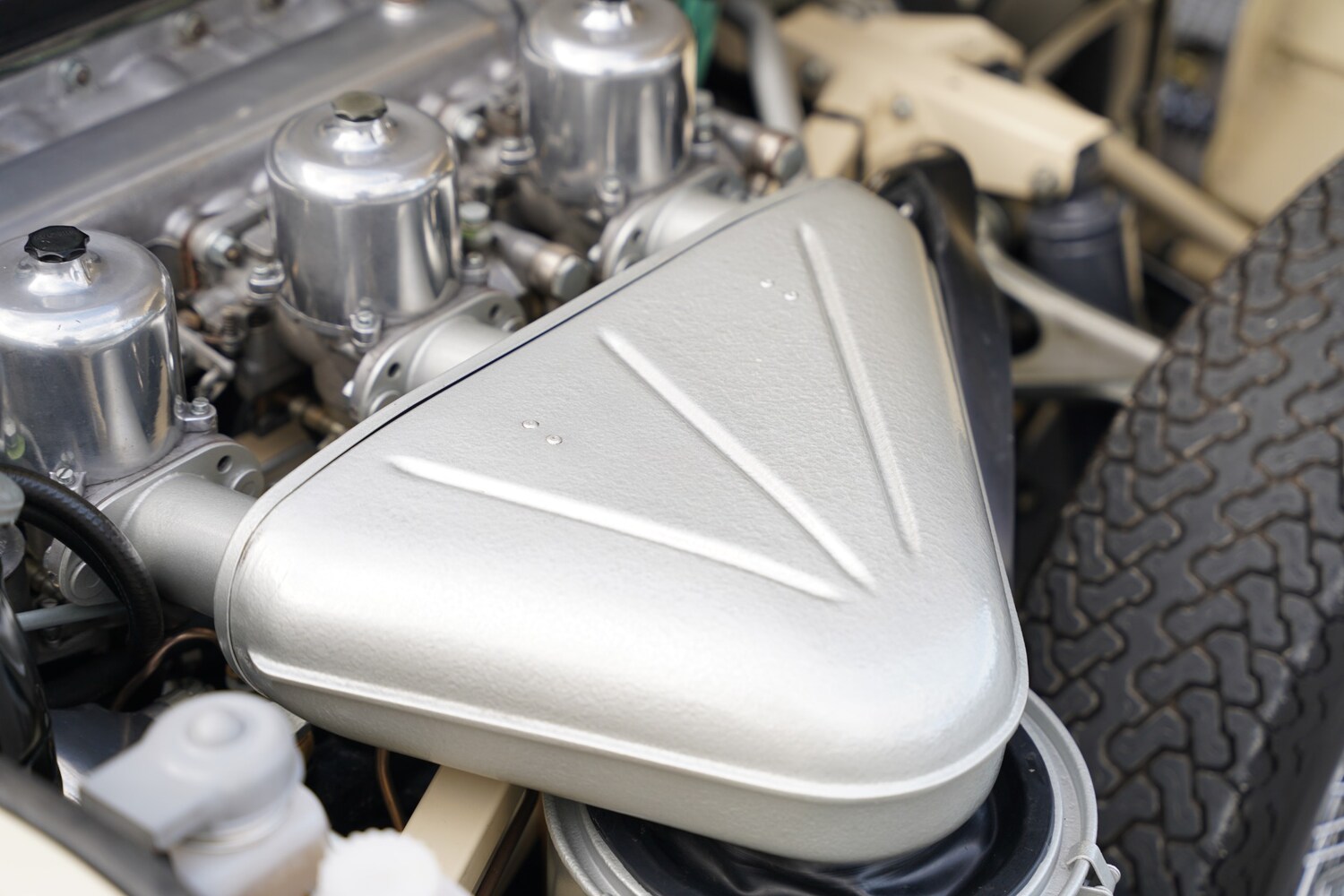 Used Jaguar E-Type 1969 for sale - 76397255: Photo 96