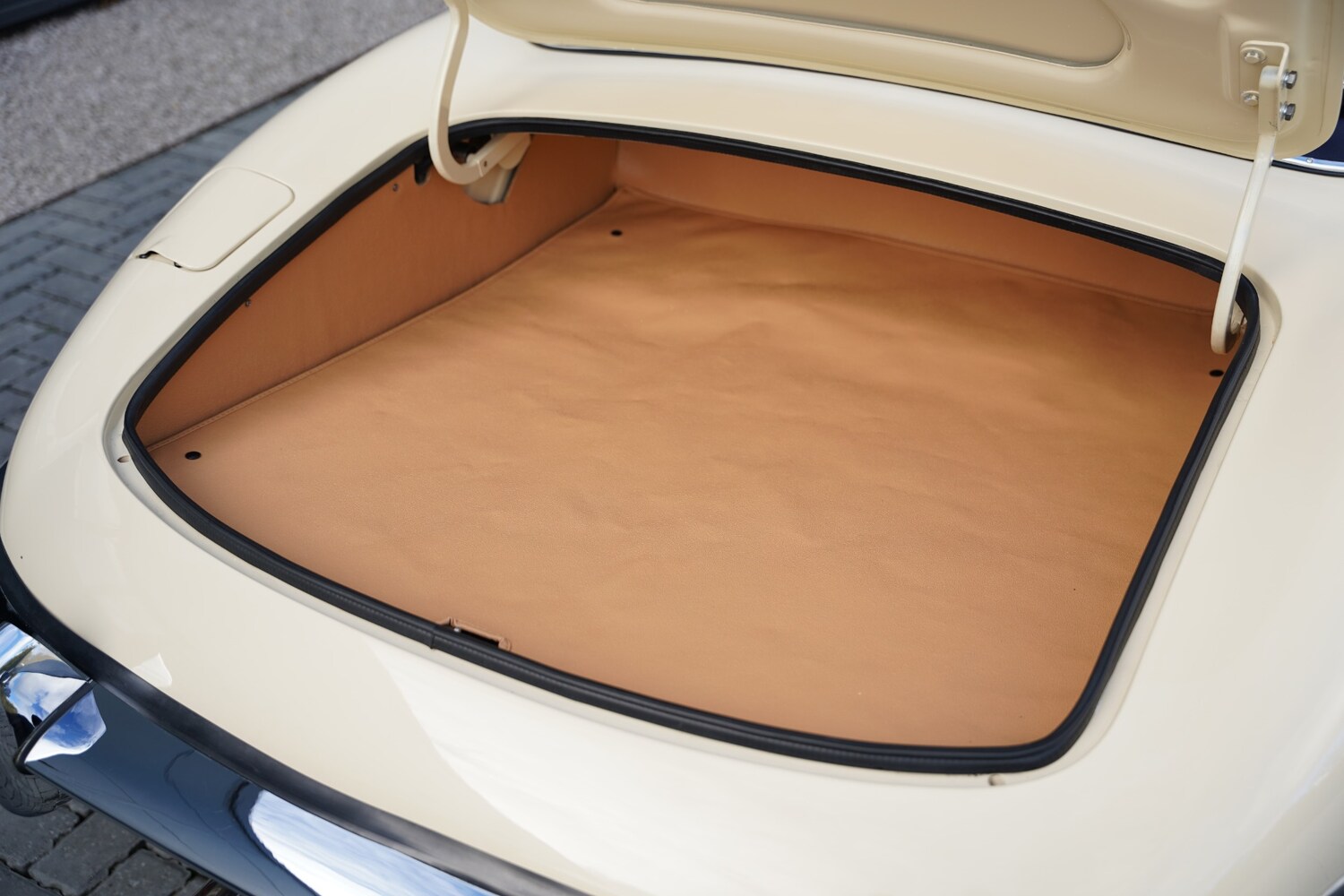 Used Jaguar E-Type 1969 for sale - 76397255: Photo 99