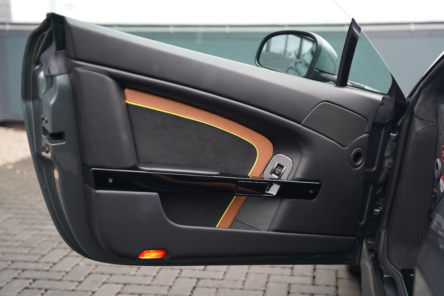 Used Aston Martin Vantage 2017 for sale - 77409829: Photo 15