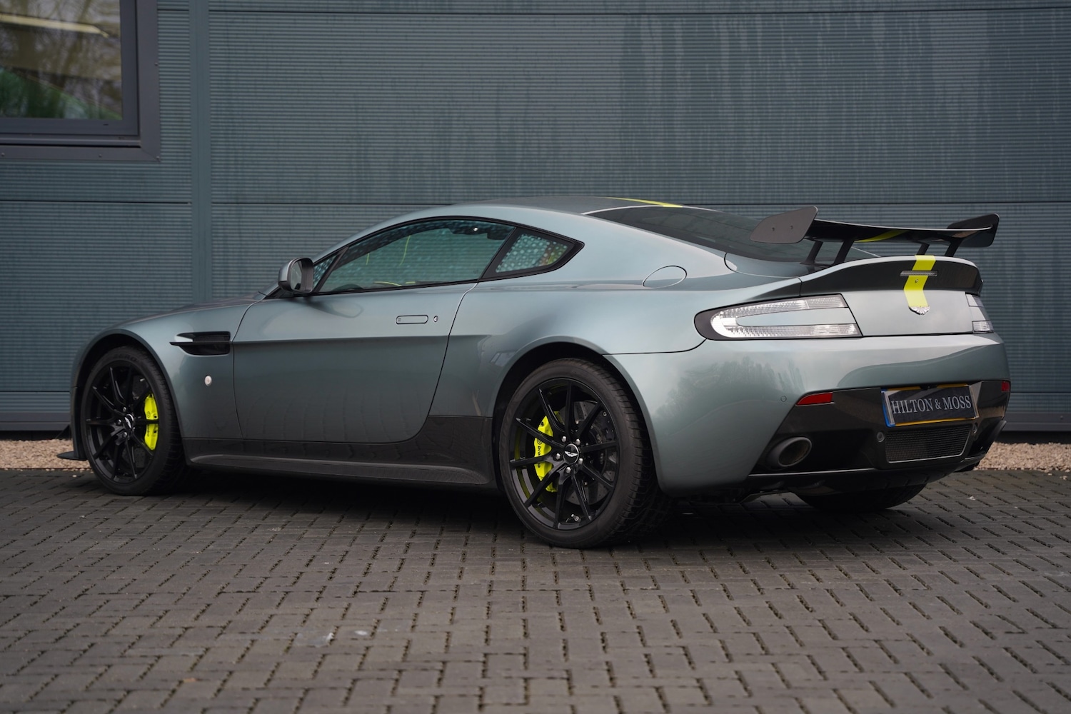 Used Aston Martin Vantage 2017 for sale - 77409829: Photo 2