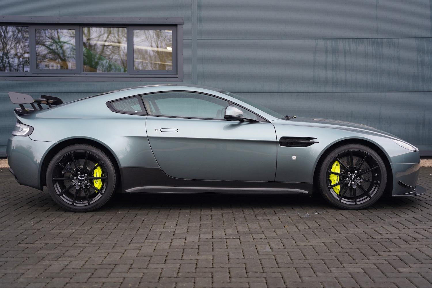 Used Aston Martin Vantage 2017 for sale - 77409829: Photo 3