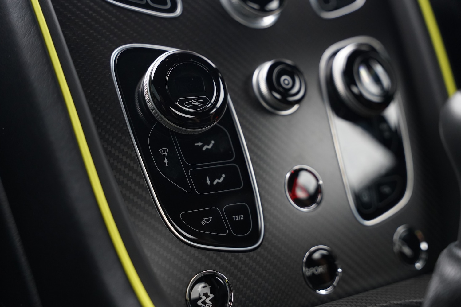 Used Aston Martin Vantage 2017 for sale - 77409829: Photo 74