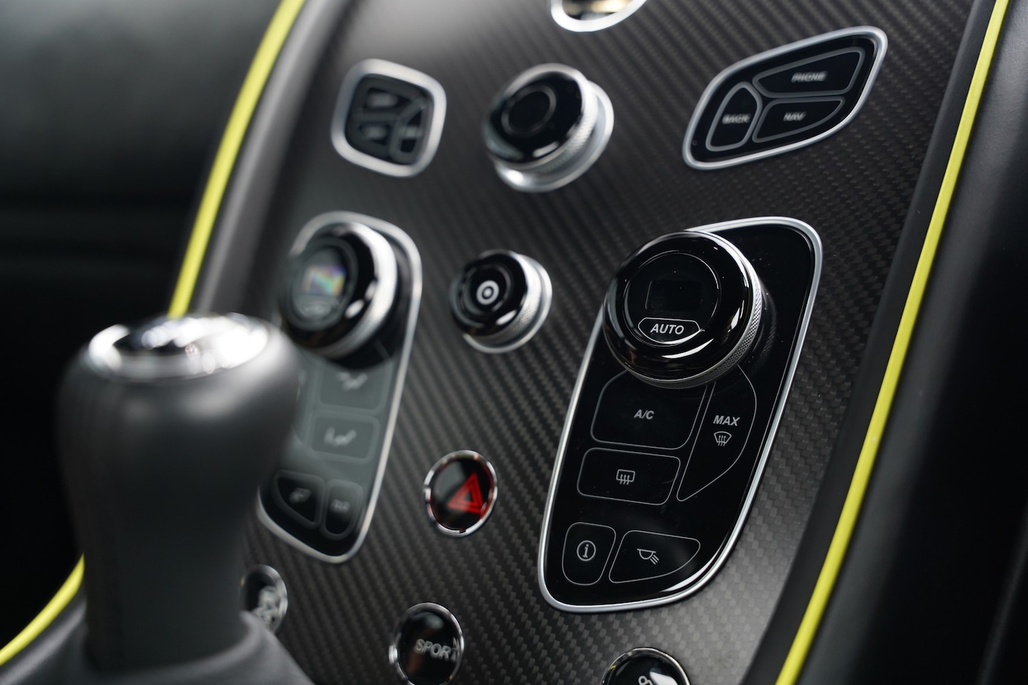 Used Aston Martin Vantage 2017 for sale - 77409829: Photo 75