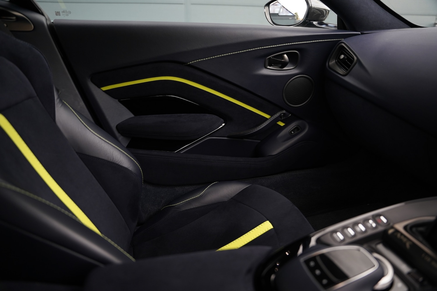 Used Aston Martin Vantage 2020 for sale - 76418619: Photo 90