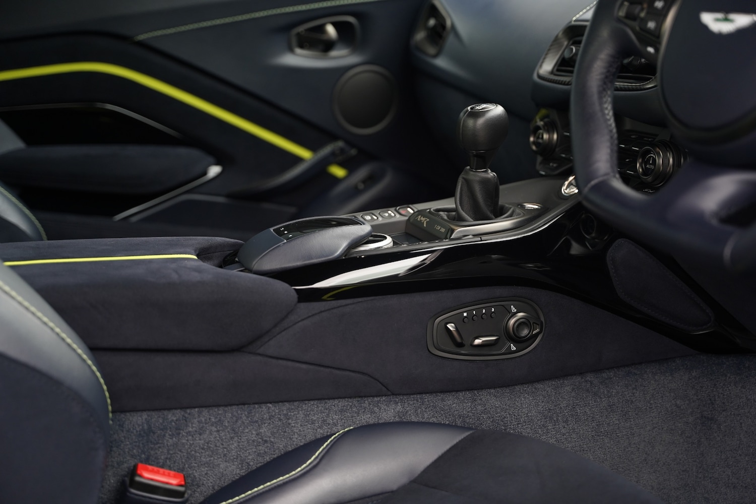 Used Aston Martin Vantage 2020 for sale - 76418619: Photo 94