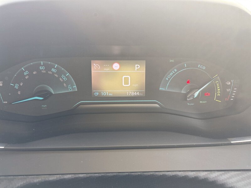 Used Peugeot E-2008 2021 for sale - 77983470: Photo 32