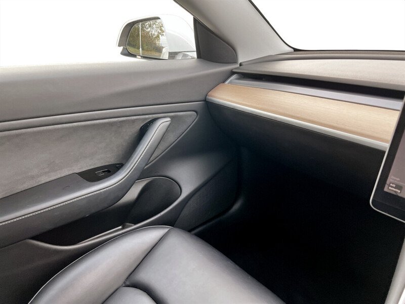 Used Tesla Model 3 2019 for sale - 76396635: Photo 32