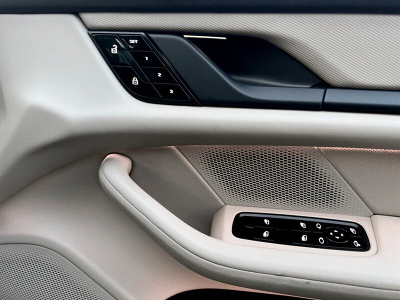 Used Porsche Taycan 2020 for sale - 76578153: Photo 47