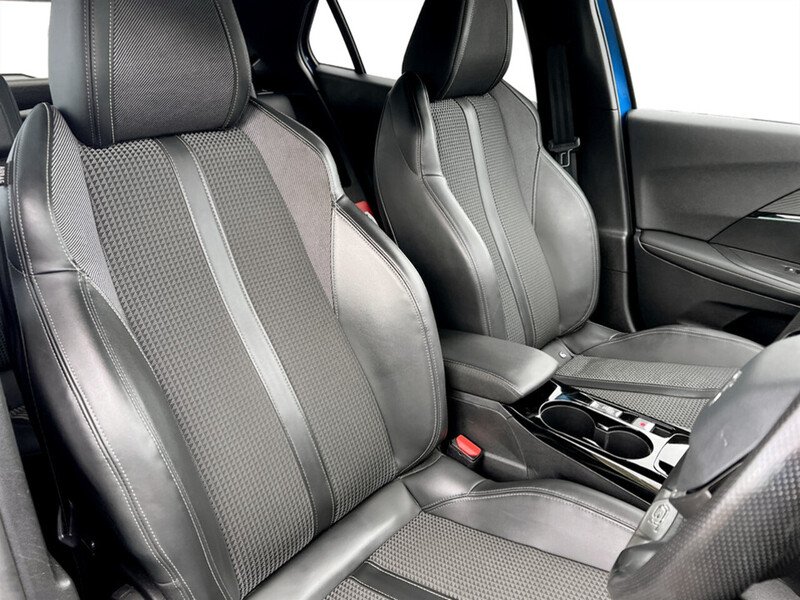 Used Peugeot 2008 2021 for sale - 76665860: Photo 9