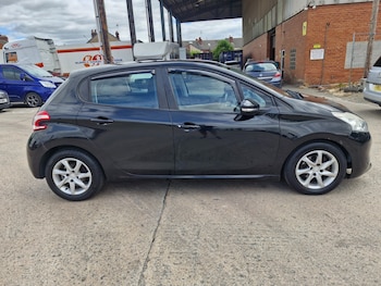 Used Peugeot 208 2012 for sale - 79193850: Photo