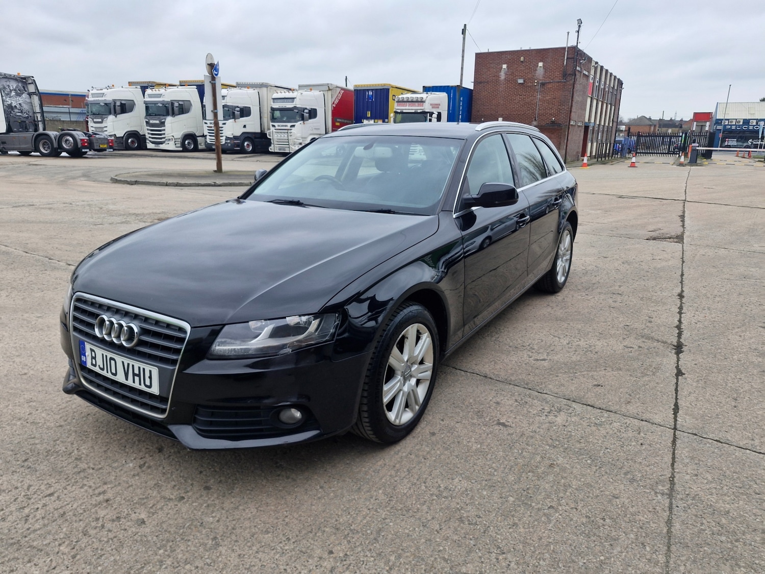 Used Audi A4 2010 for sale - 77789917: Photo 2