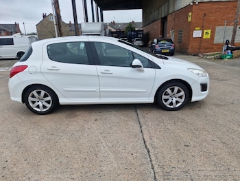 Used Peugeot 308 2012 for sale - 75615835: Photo