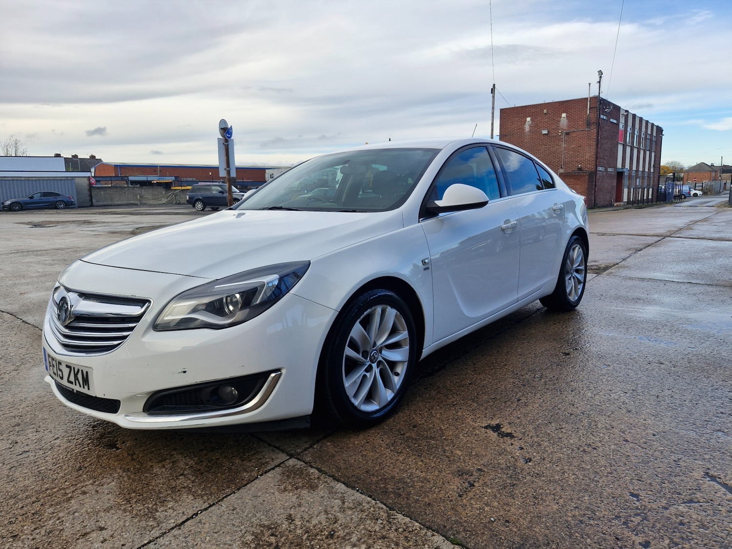 Used Vauxhall Insignia 2015 for sale - 76531798: Photo 2
