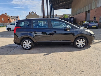 Used Peugeot 5008 2011 for sale - 75545430: Photo