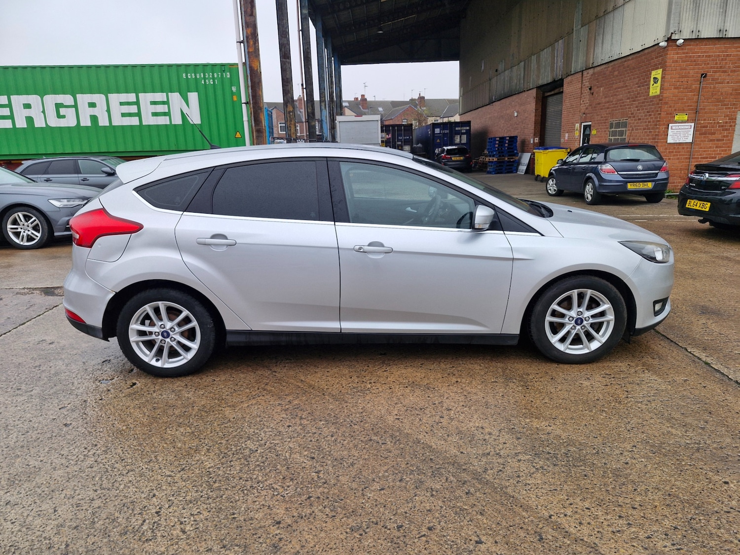Used Ford Focus 2015 for sale - 76506083: Photo 3