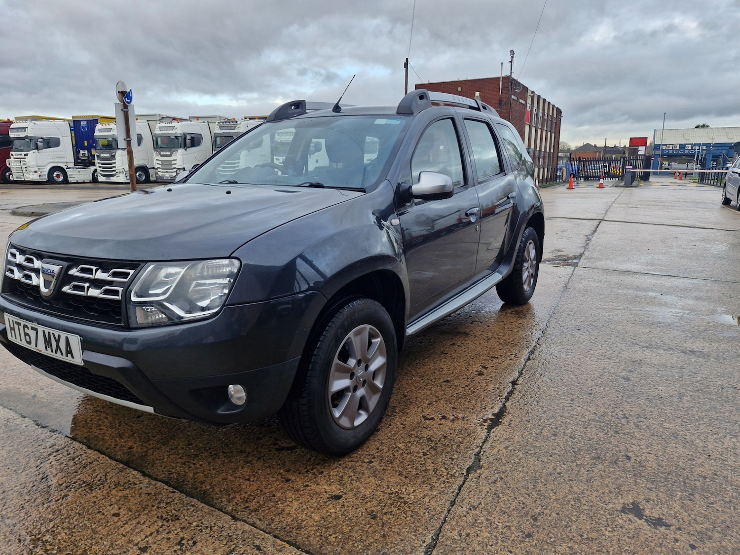 Used Dacia Duster 2018 for sale - 76845329: Photo 2