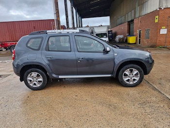 Used Dacia Duster 2018 for sale - 76845329: Photo