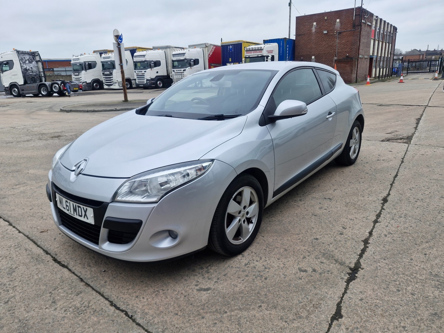 Used Renault Megane 2011 for sale - 77789909: Photo 2