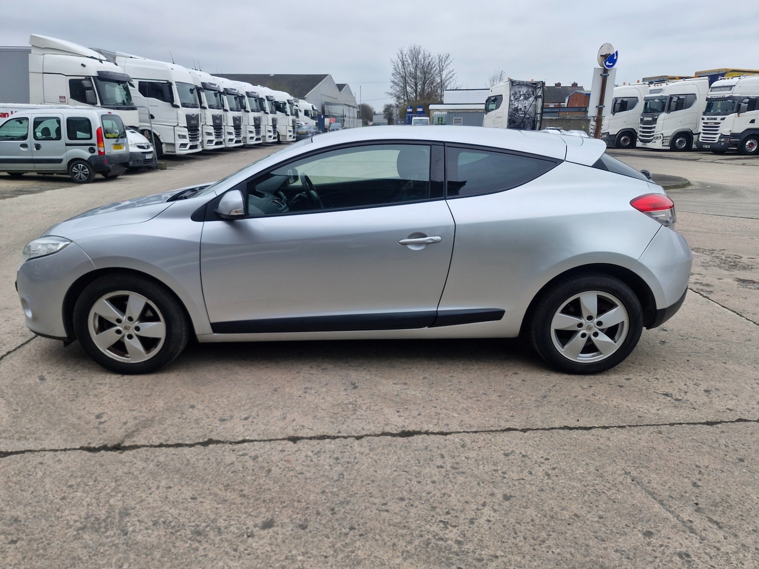 Used Renault Megane 2011 for sale - 77789909: Photo 5
