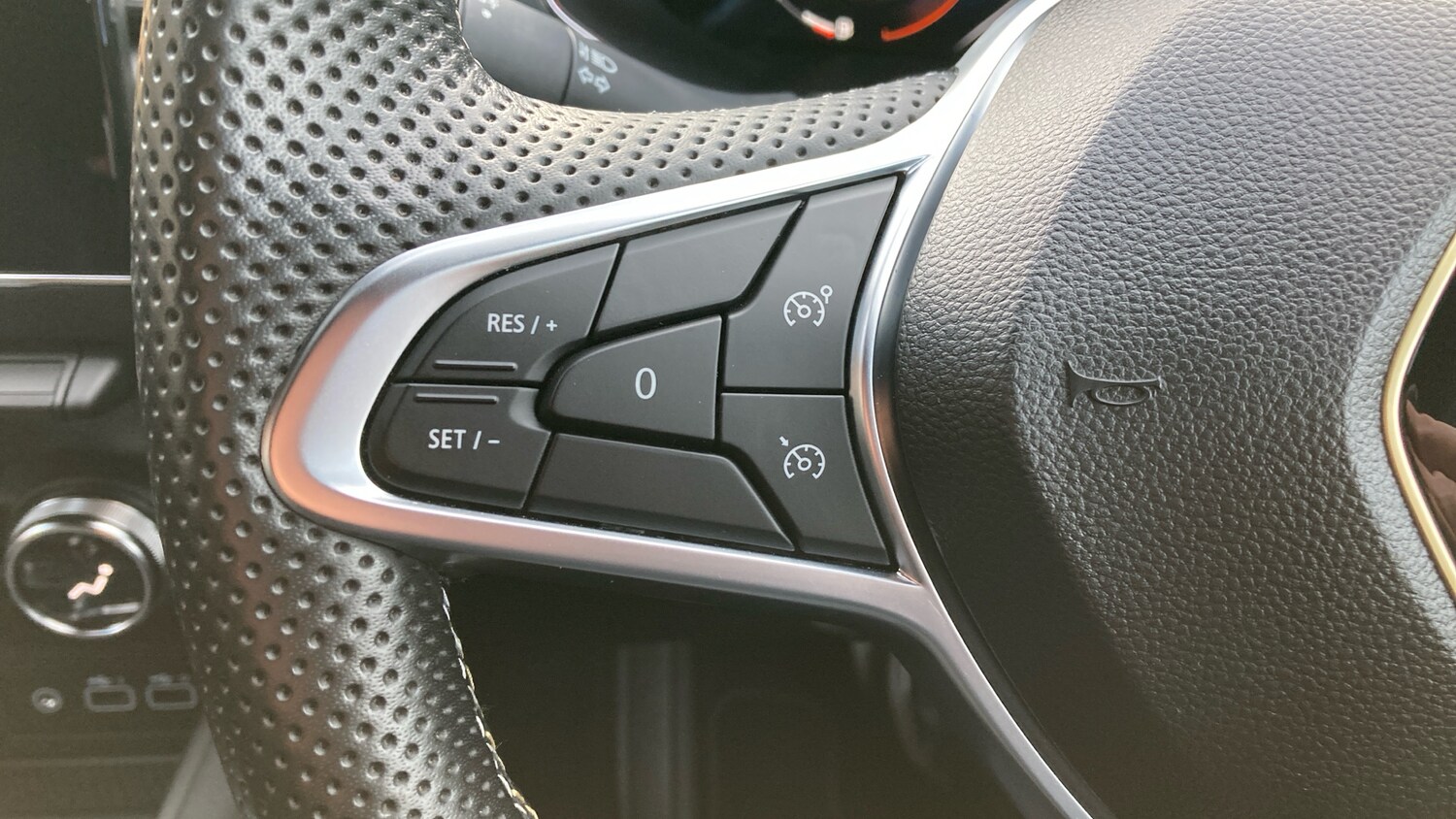 Used Renault Captur 2023 for sale - 77409346: Photo 24