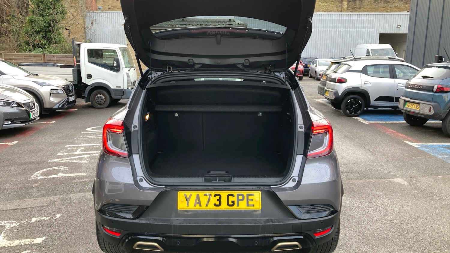 Used Renault Captur 2023 for sale - 77409346: Photo 4