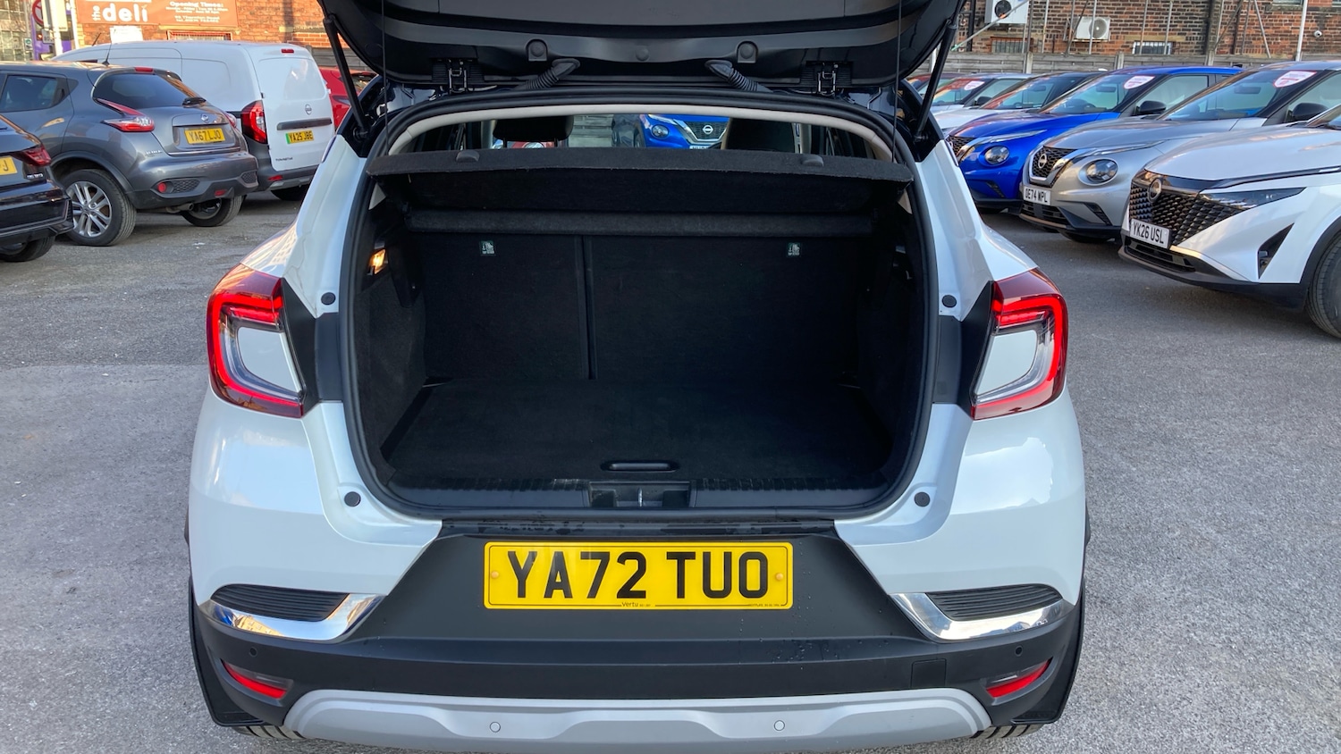 Used Renault Captur 2023 for sale - 77817901: Photo 4