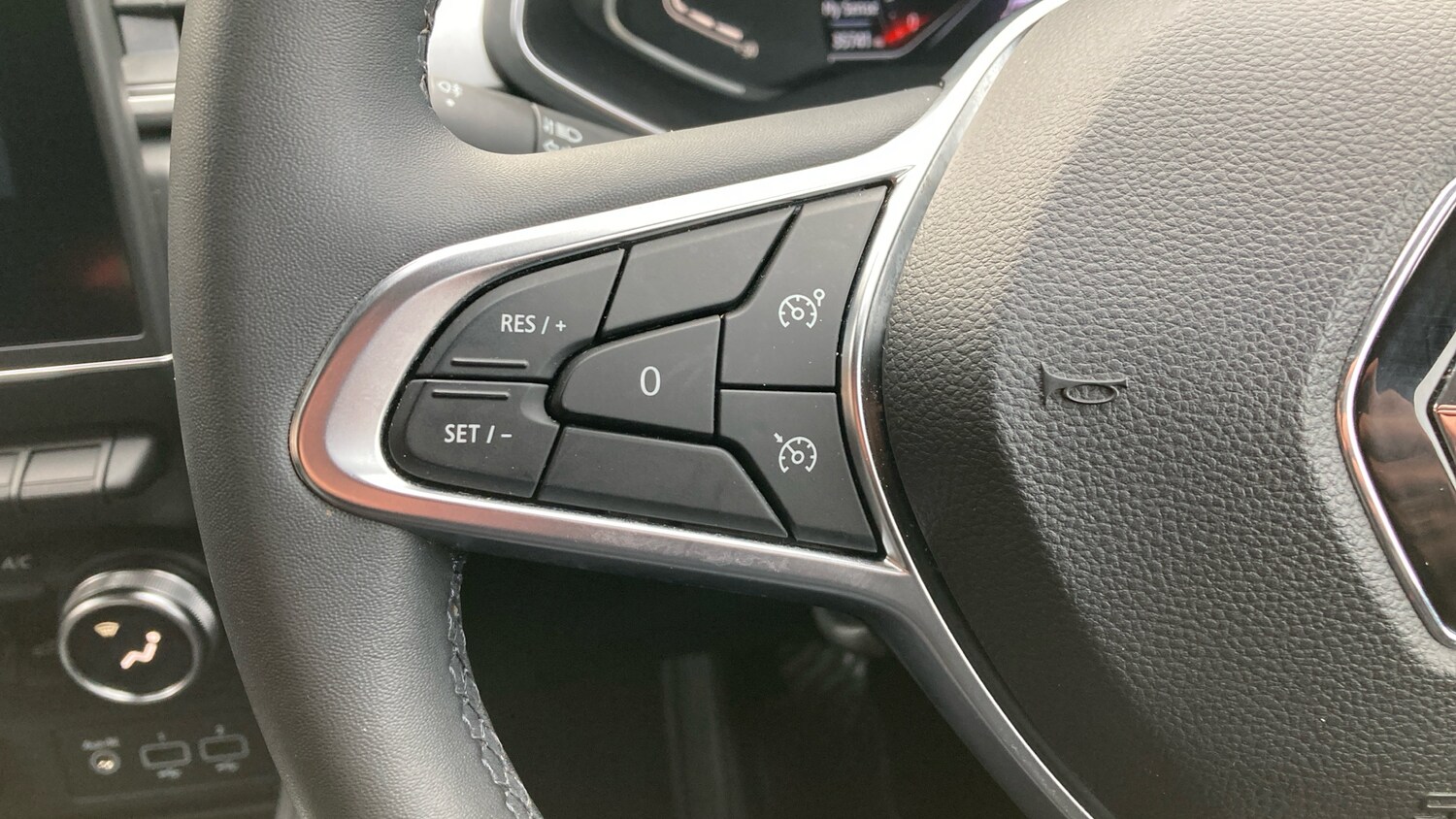 Used Renault Captur 2022 for sale - 77363980: Photo 24