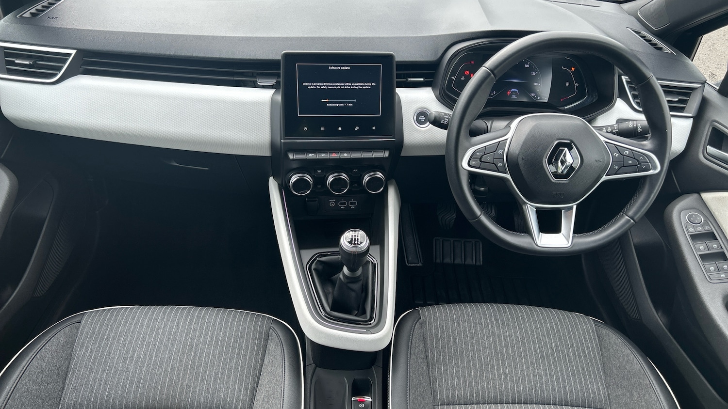 Used Renault Clio 2021 for sale - 76464349: Photo 10