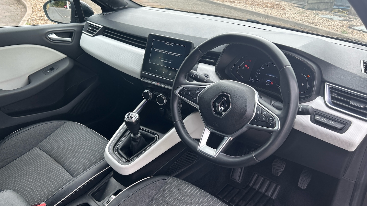 Used Renault Clio 2021 for sale - 76464349: Photo 11