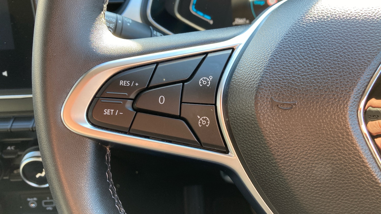 Used Renault Captur 2023 for sale - 78223184: Photo 23