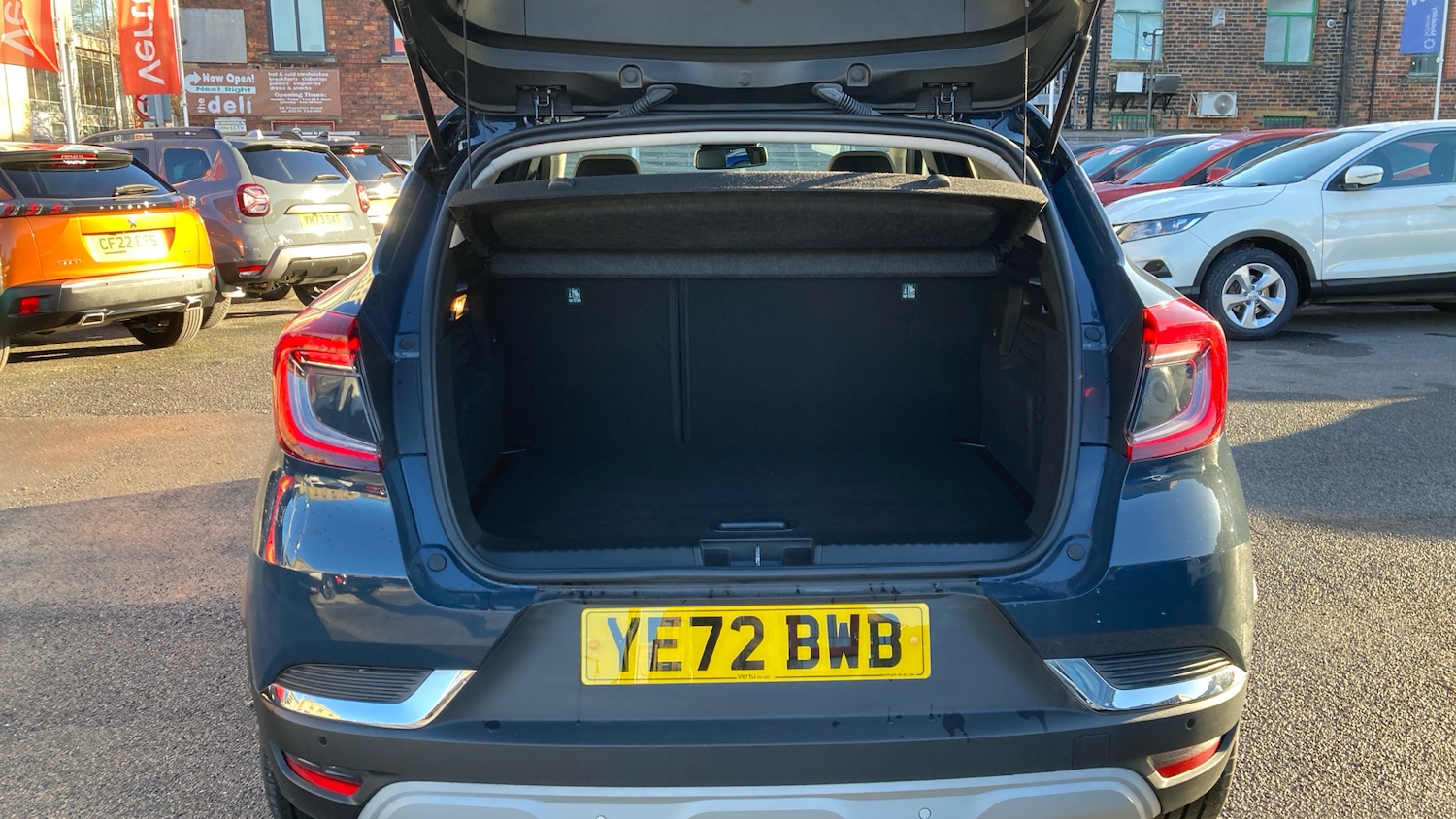 Used Renault Captur 2022 for sale - 76821468: Photo 4