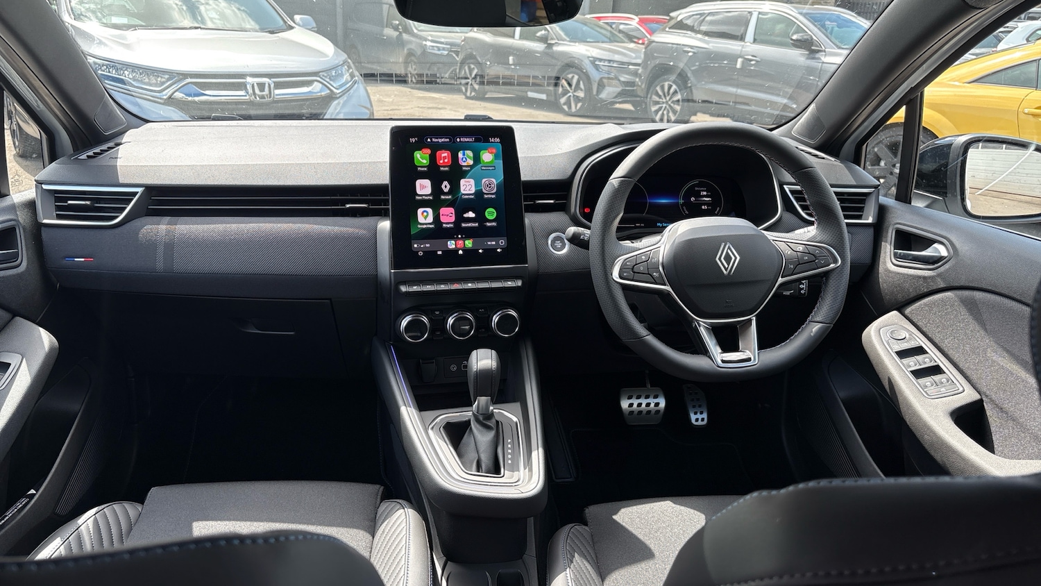 Used Renault Clio 2025 for sale - 76392223: Photo 10