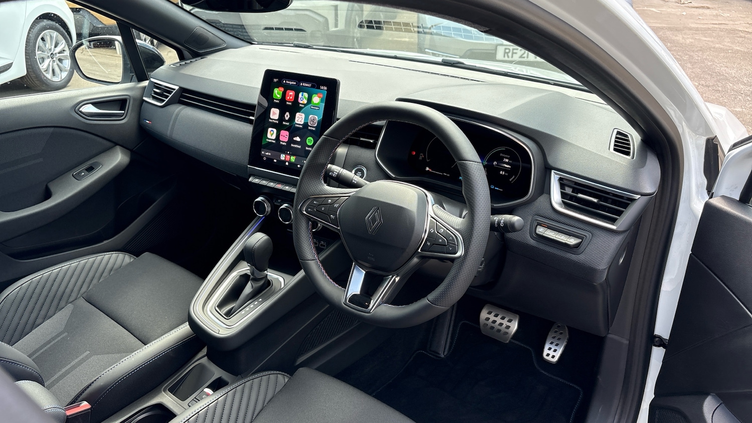 Used Renault Clio 2025 for sale - 76392223: Photo 11