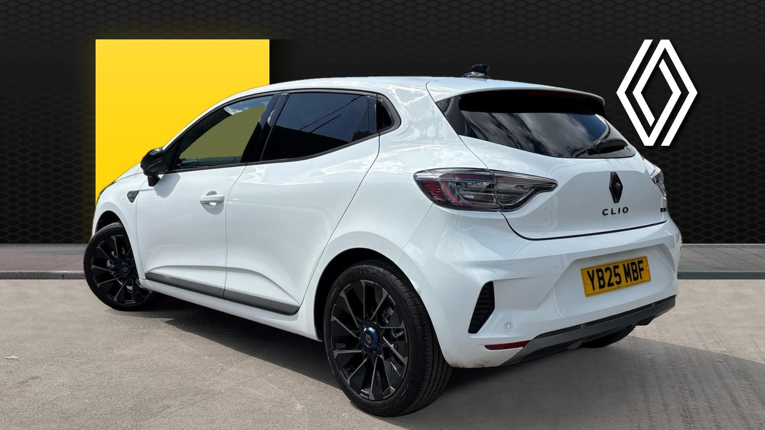 Used Renault Clio 2025 for sale - 76392223: Photo 2