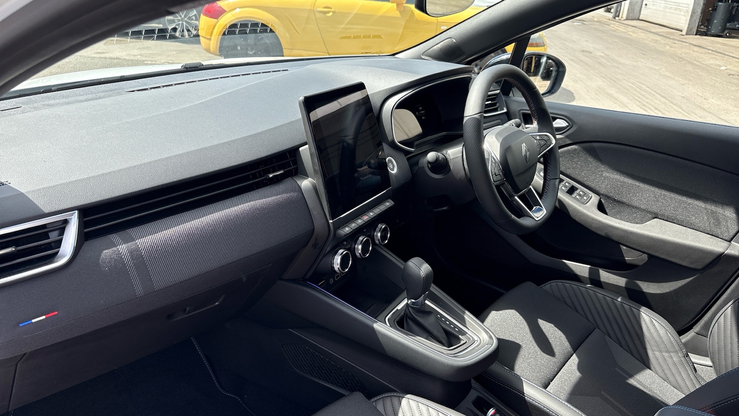 Used Renault Clio 2025 for sale - 76392223: Photo 9