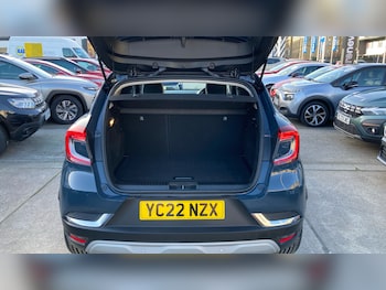 Used Renault Captur 2022 for sale - 77932510: Photo