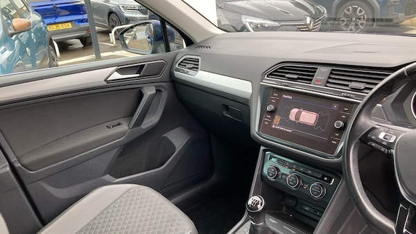 Used Volkswagen Tiguan 2017 for sale - 76143103: Photo 14