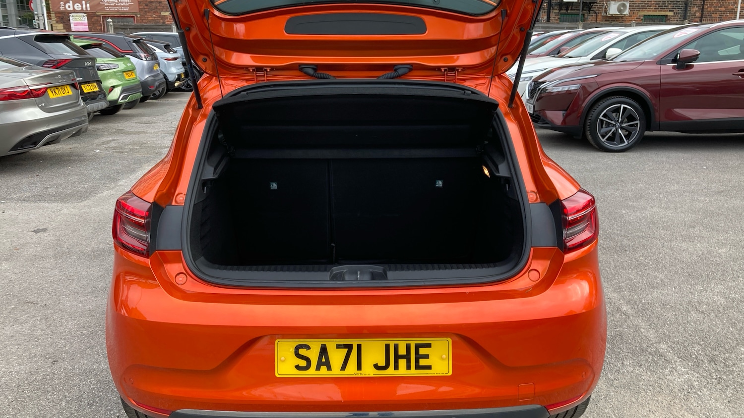 Used Renault Clio 2021 for sale - 76265274: Photo 4