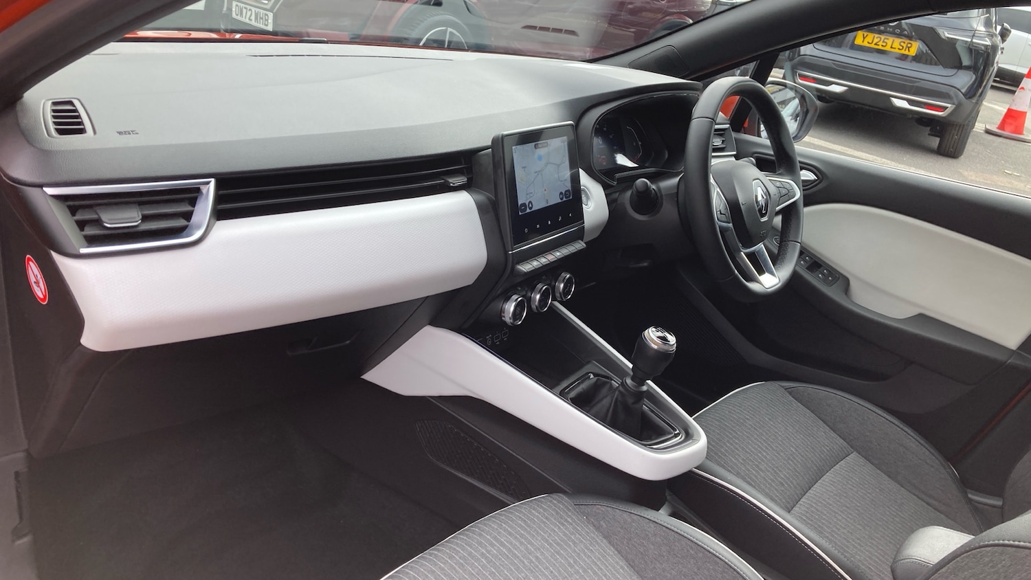 Used Renault Clio 2021 for sale - 76265274: Photo 9