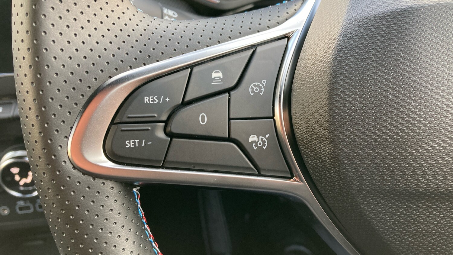 Used Renault Clio 2025 for sale - 76650938: Photo 24