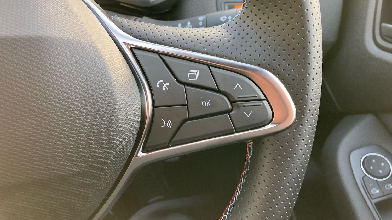 Used Renault Clio 2025 for sale - 76650938: Photo 25