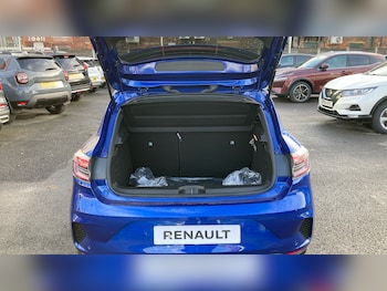 Used Renault Clio 2025 for sale - 76650938: Photo