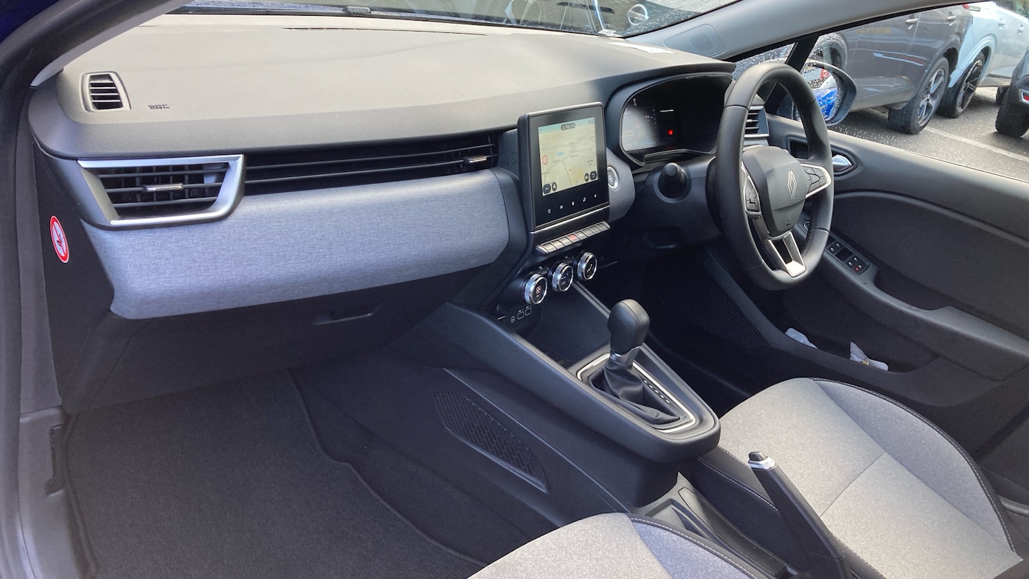 Used Renault Clio 2025 for sale - 76720400: Photo 9