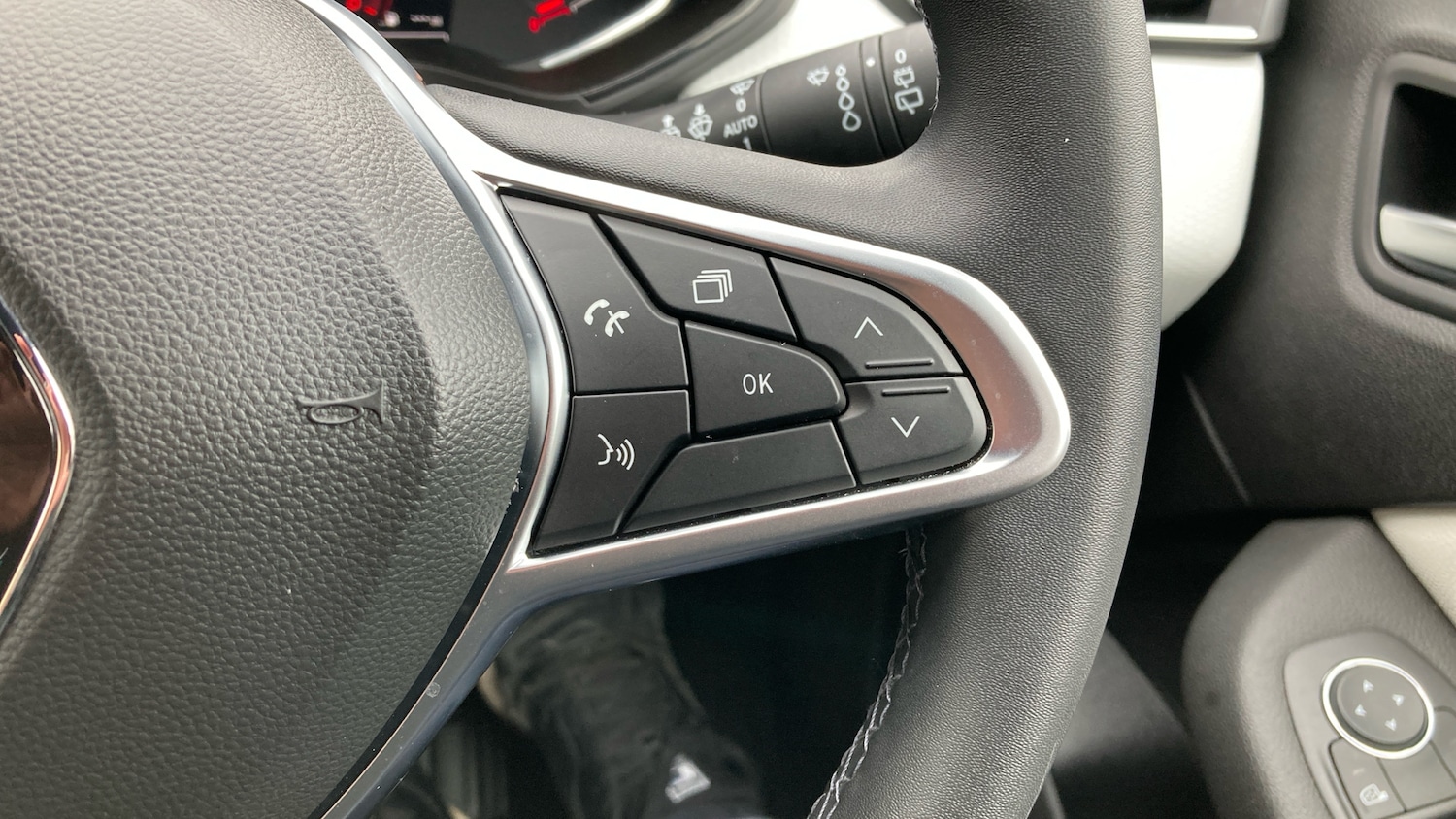 Used Renault Clio 2023 for sale - 77999234: Photo 26