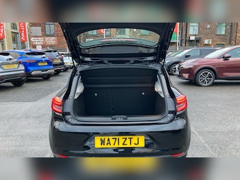 Used Renault Clio 2022 for sale - 76887532: Photo